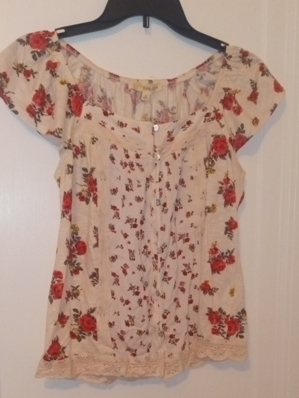 NWT women small ivory top with rose print, short sleeve